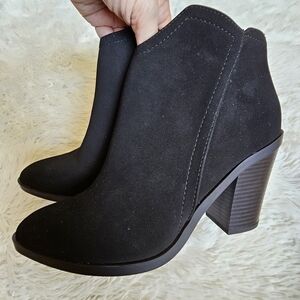 Soda black ankle zipper booties pointed toe size 7.5